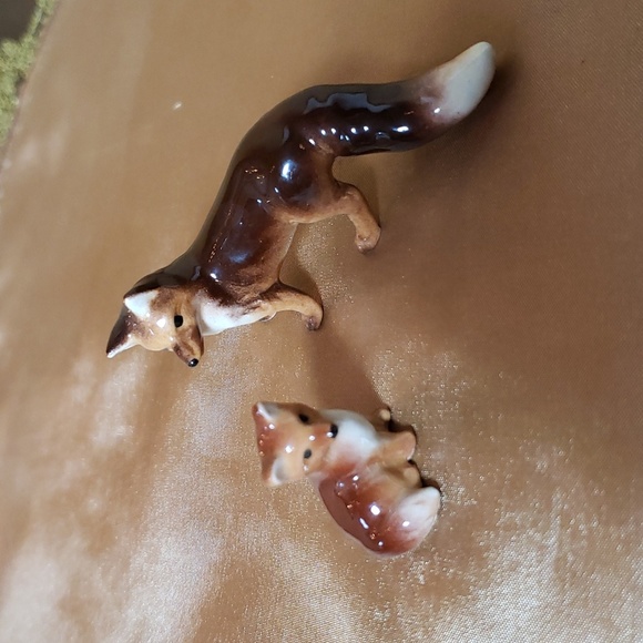 Porcelain Mother and Kit Foxes - Picture 4 of 4